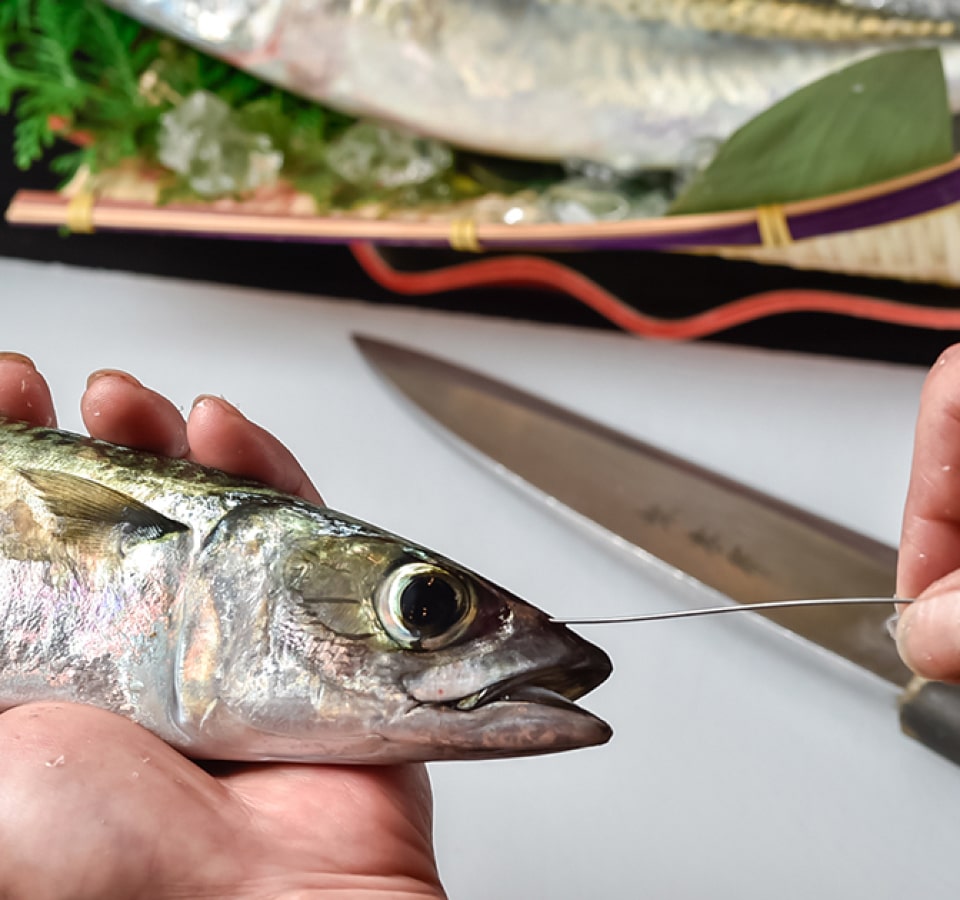 型の良い鯖をさらに特殊な神経抜きにより獲れたての鮮度を保ったままお持ちします。