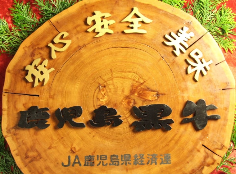 モツ肉は黒毛和牛が一番。ニンニクは青森産、キャベツは地元福岡の糸島さんを使用。様々な種類を試し現在の素材に決りました。