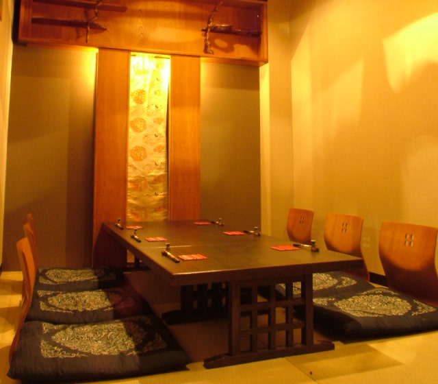 博多もつなべ いっとく家 内観 1階個室 8席です。