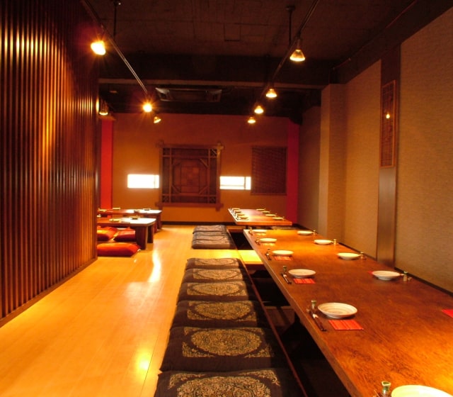 博多もつなべ いっとく家 内観 2階28席 掘り炬燵席もご用意。